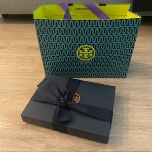 NWOT Tory Burch Scarf